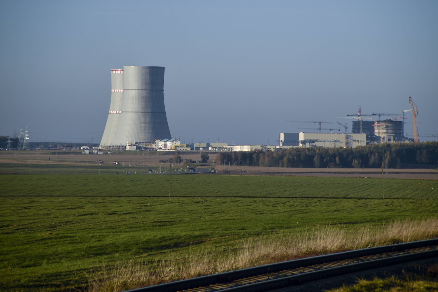 Pirmasis Astravo AE reaktorius bus įjungtas maždaug po mėnesio nuo branduolinio kuro pristatymo.<br>V.Ščiavinsko nuotr.