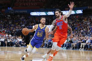 NBA lygoje „Thunder“ sutriuškino „Warriors“ krepšininkus