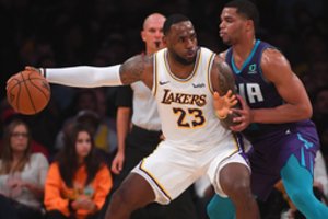 Kalifornijoje siaučiantys gaisrai privertė L. Jamesą su šeima palikti namus