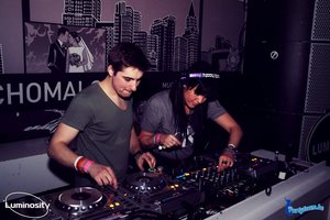 Su garsiausiais vardais dirbantis muzikos prodiuseris pasauliui pristatė naują kūrinį