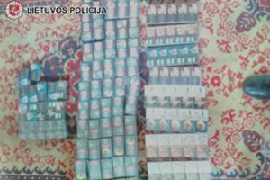 Laikė cigaretes savo reikmėms, o po kratos įkliuvo pareigūnams