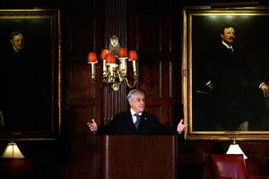 Protestų krečiamos Čilės prezidentas pakeitė trečdalį vyriausybės