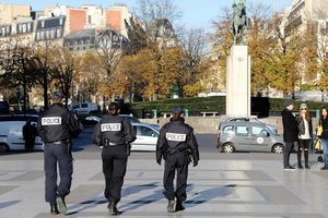 84 metų vyras Prancūzijoje mėgino padegti mečetę ir pašovė du žmones