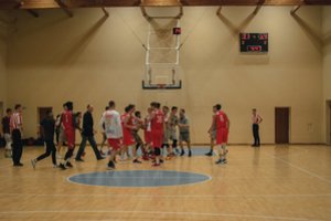 Masinės muštynės Lietuvos studentų lygoje – 16 krepšininkų išvarė iš aikštės