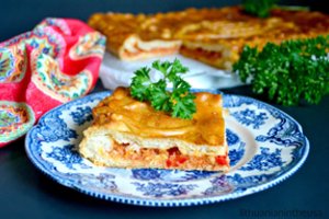 Tunu įdarytas pyragas bus skanus tiek karštas, tiek atvėsęs