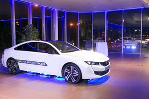 „Fiat Chrysler“ ir „Peugeot“ derasi dėl susijungimo