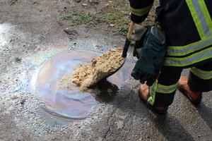 Klaipėdos rajone į upelį išsiliejo tepalai