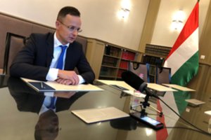 Vengrija vetavo NATO pareiškimą dėl Ukrainos dėl su mažumų teisėmis susijusio ginčo