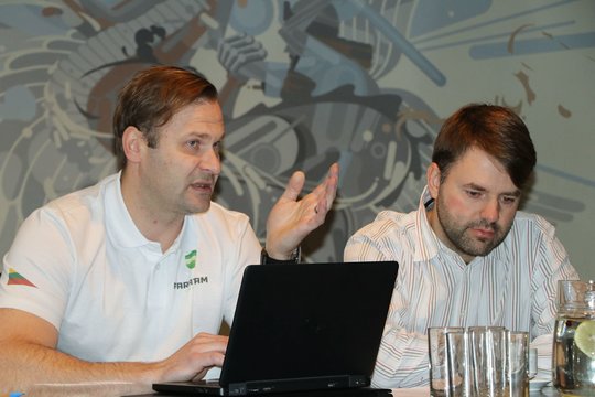 Paralimpinio komiteto parama – Lietuvos vežimėlių akmenslydžio rinktinei ir  neregiui slidininkui