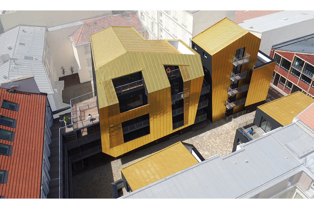 Žemų pastatų fasadai ir stogai bus padengti auksu žvilgančiomis plokštėmis.<br>vizualizacija