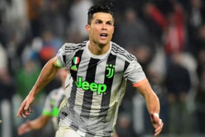 Vėlyvas C. Ronaldo įvartis iš baudinio lėmė „Juventus“ pergalę Italijoje