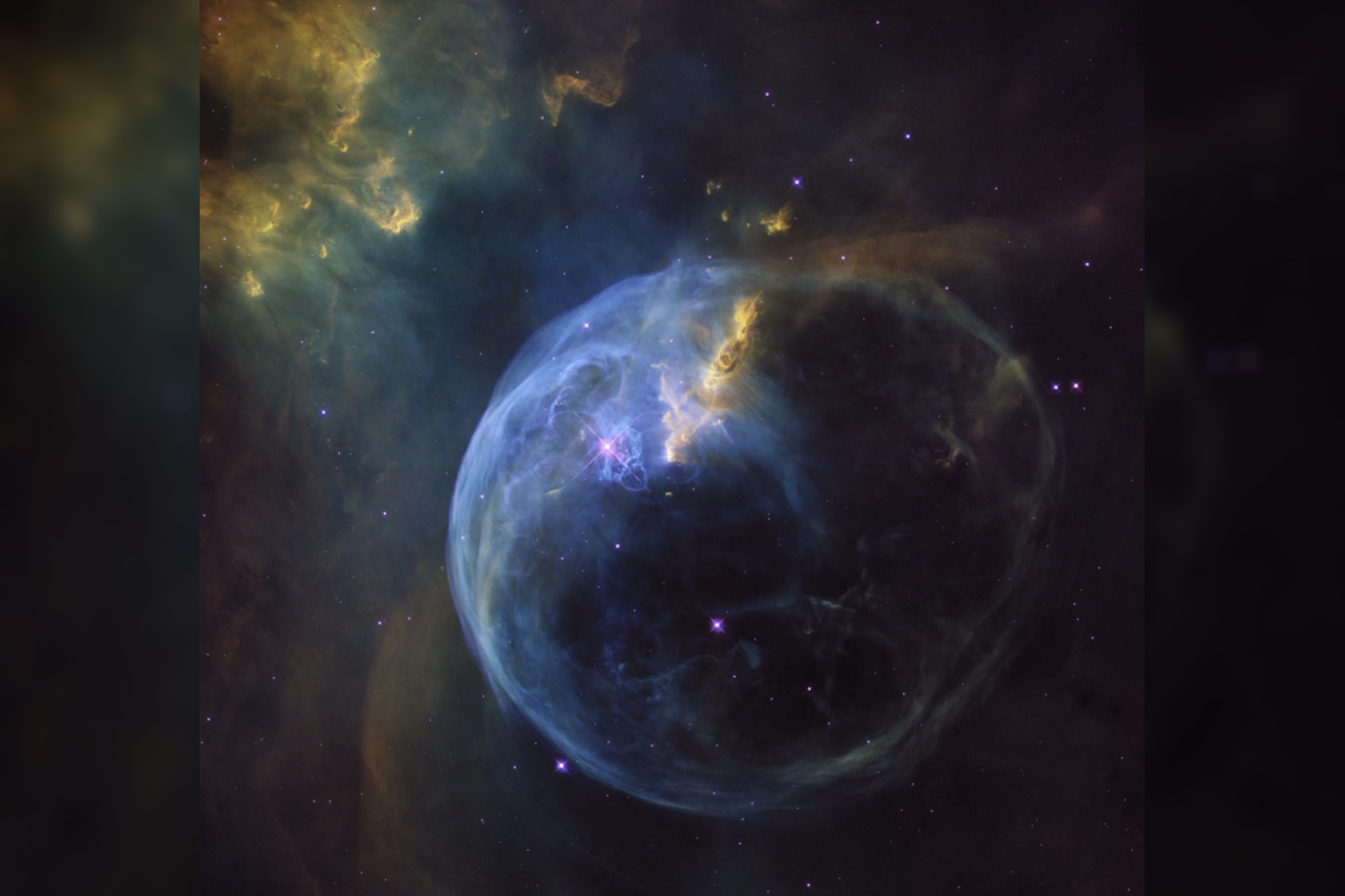 NGC 7635, dar vadinamas tiesiog burbulu, yra emisinis ūkas Kasiopėjos žvaigždyne.  <br>NASA nuotr. 
