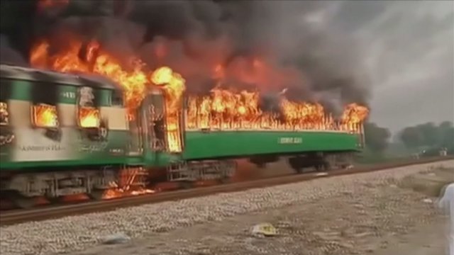 Per traukinio gaisrą žuvo 65 žmonės, sužeistųjų būklė kritinė