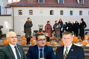 Skaičiuojant pinigus mokytojams – žinia visiems: laukia neypatingai džiugūs laikai