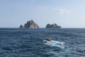 Pietų Korėjoje rastas sudužęs medikų sraigtasparnis, skraidinęs 7 žmones