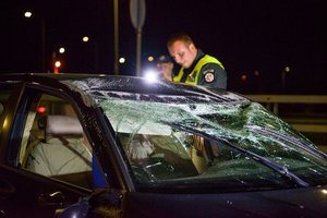 Per laisvadienius išriedėjo girti vairuotojai, Šiauliuose – kelių gaidelio avarija