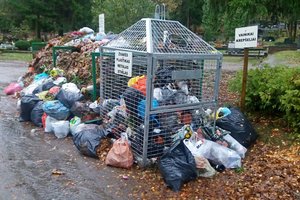 Vežėjų patirtis – štai kiek atliekų iš kapinių jie išveža per Vėlinių savaitę 