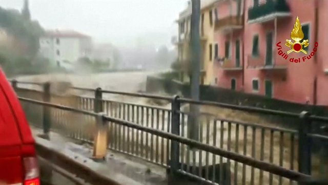Savaitgalį šiaurės vakarų Italijoje siautusios liūtys pridarė žalos – teko evakuoti gyventojus