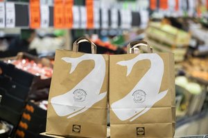 „Lidl“ pristato plastiko mažinimo kampaniją „Banginio dydžio dėkui“