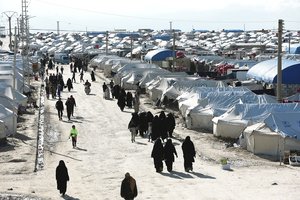 Bijo „Islamo valstybės“ moterų – stovykloje kuria žiaurų kalifatą