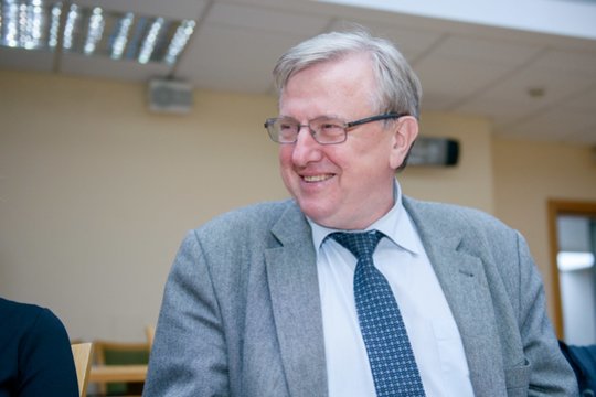Peri dar vieną biurokratinę įstaigą: taikiklyje – šeima 