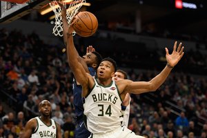 NBA naktis: pirmasis „76ers“ pralaimėjimas ir galingas G. Antetokounmpo pasirodymas