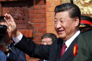 Xi Jinpingas išreiškė „didelį pasitikėjimą“ neramumų apimto Honkongo lydere