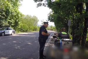 Sustabdytas lietuvis užfiksavo Gruzijos policininko elgesį: „Įtartina“