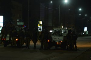 Kraupi ataka prieš darbininkus Burkina Fase: žuvo keturios dešimtys žmonių