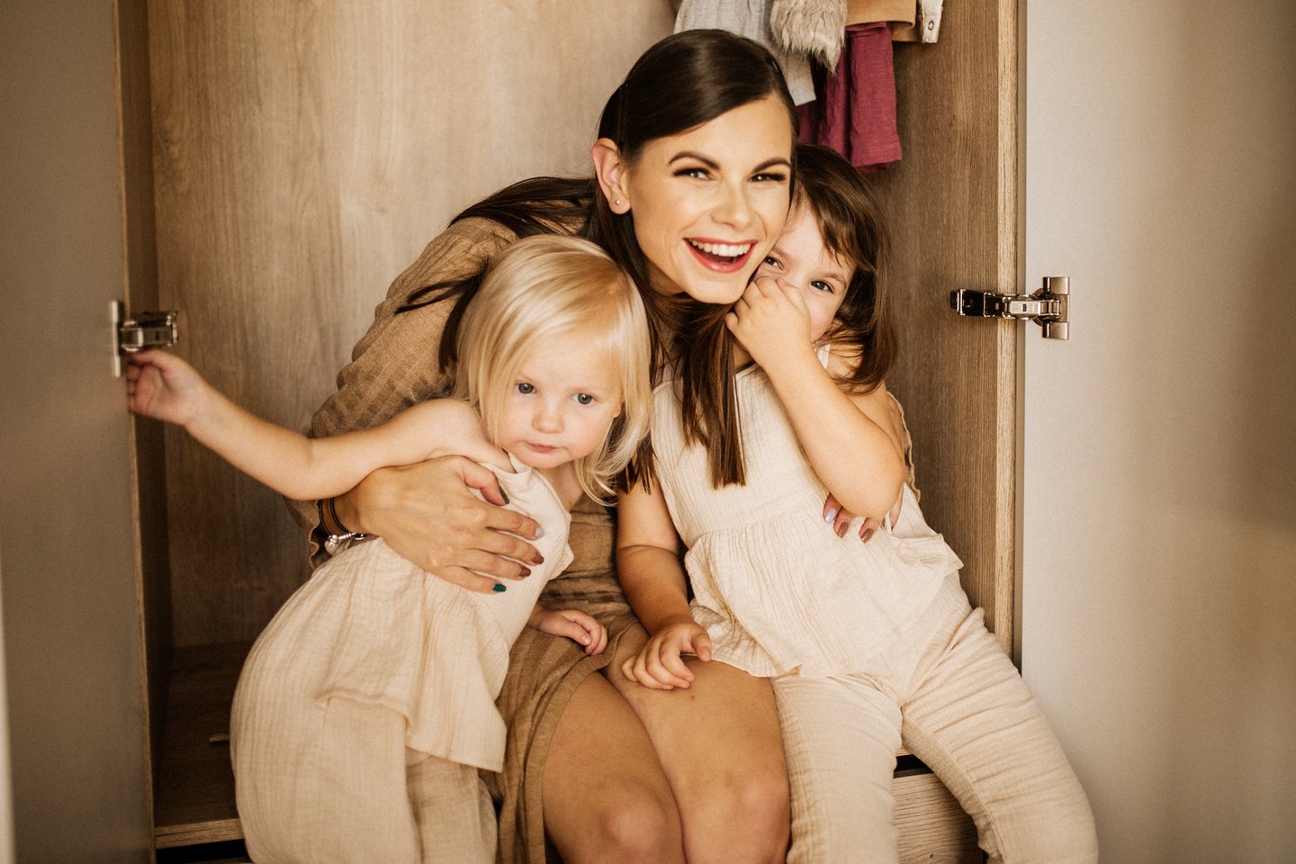 Laura Mazalienė su dukromis Deimile ir Aurėja.<br>Simonos Kuzminskaitės nuotr.