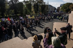 Latvijos gydytojai surengė protestą prie Saeimos rūmų