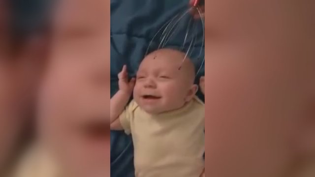 Kūdikio džiaugsmas tirpdo tūkstančius – iki pilnos laimės tereikėjo prisilietimo 