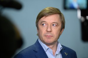 R. Karbauskis pasisakė apie naktinius taikiklius ir duslintuvus: tai nėra teisinga