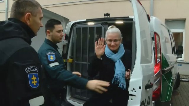 Nufilmuota: N. Venckienė atvesdinta į teismą