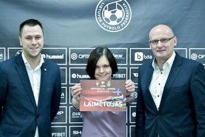 Šeimos draugo skambutis tapo lemtingu – moteris laimėjo kelionę su rinktine į Portugaliją