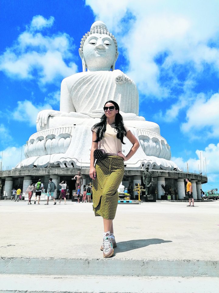 R.Matuliauskaitė kelionę į Tailandą iškovojo nugalėjusi LNK realybės šou „Sala“. 