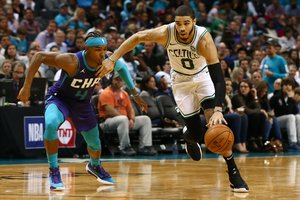 NBA naktis: šeštoji „Celtics“ pergalė ir L. Aldridge'po siautulys