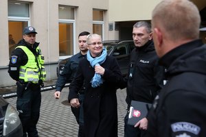 Garsioji bėglė N. Venckienė jausmus bandė užmaskuoti šypsena