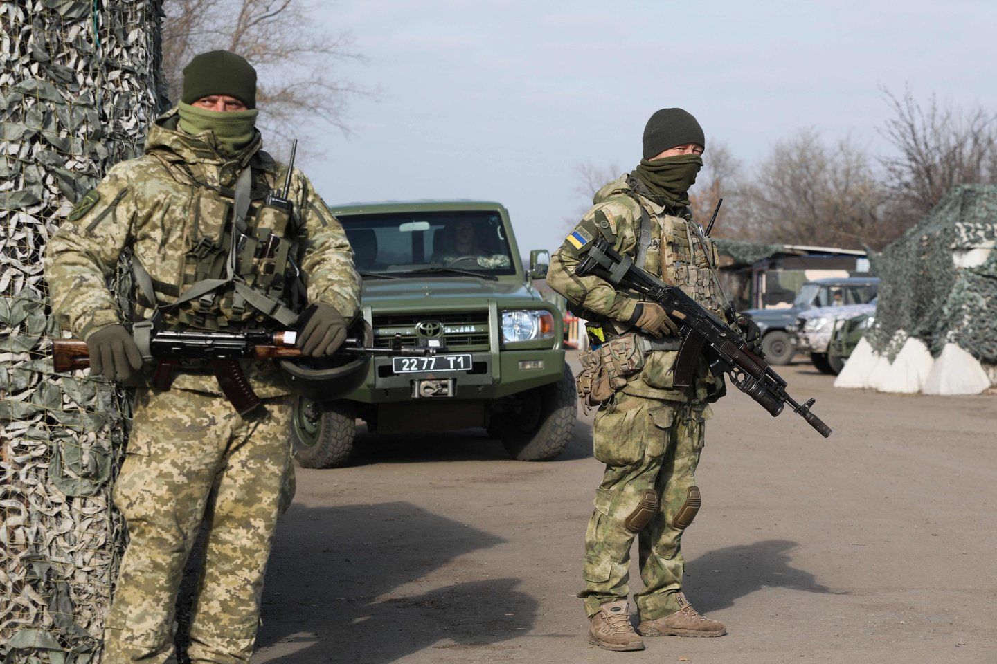 Penktadienį iš vieno regiono Rytų Ukrainoje galutinai atitraukiamos Ukrainos ir Kremliaus remiamų separatistų pajėgos. Tai paskutinis pajėgų atitraukimo etapas iki aukšto lygio viršūnių susitikimo su Rusija.