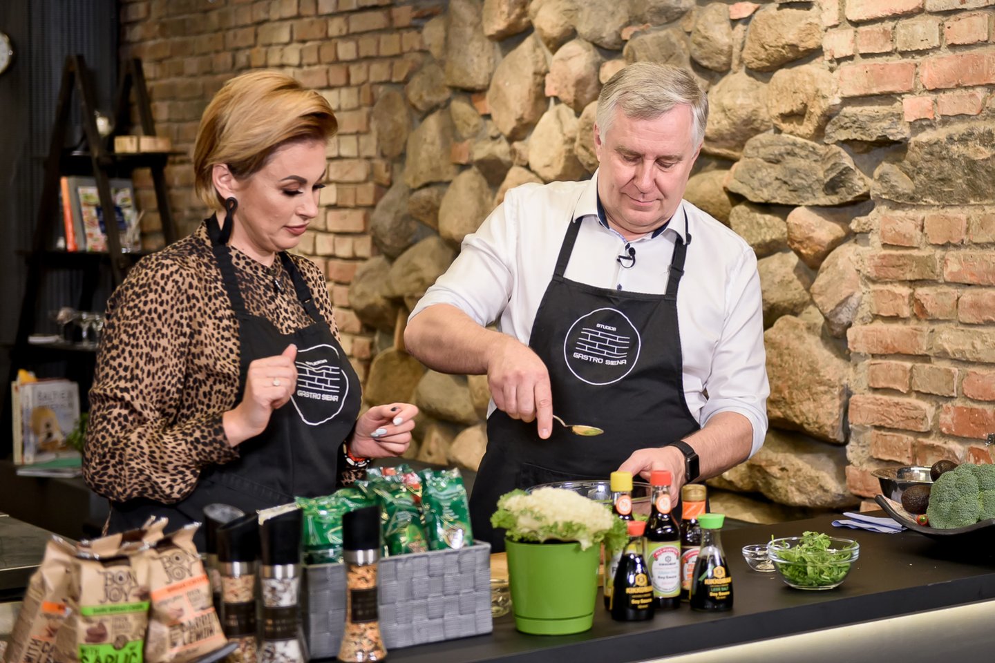TV3 kulinarinių pokalbių laidoje „Virtuvės istorijos“ A.Stonys atskleidė sveikos gyvensenos receptą, kuris padėjo jam suvaldyti ligą, ir papasakojo, kuo gyvena šiandien.<br>tomasfoto.lt nuotr.