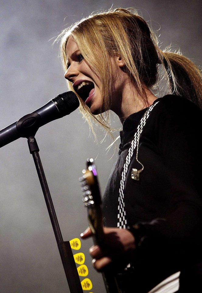  Avril Lavigne prieš dešimtmetį.<br> Scanpix nuotr.