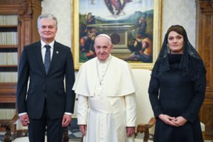 Pirmą kartą su popiežiumi susitikęs G. Nausėda sulaukė netikėto klausimo 