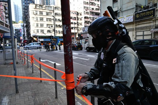 Per protestą Honkonge panaudoti koviniai šaudmenys – kulka pataikė į žmogų