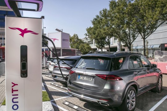 „Mercedes-Benz“ ištyrė, kiek vidutiniškai automobilis nuvažiuoja per vieną kelionę