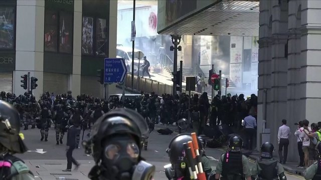 Protestai Honkonge pakilo į naują lygį – miestas virto kovos lauku