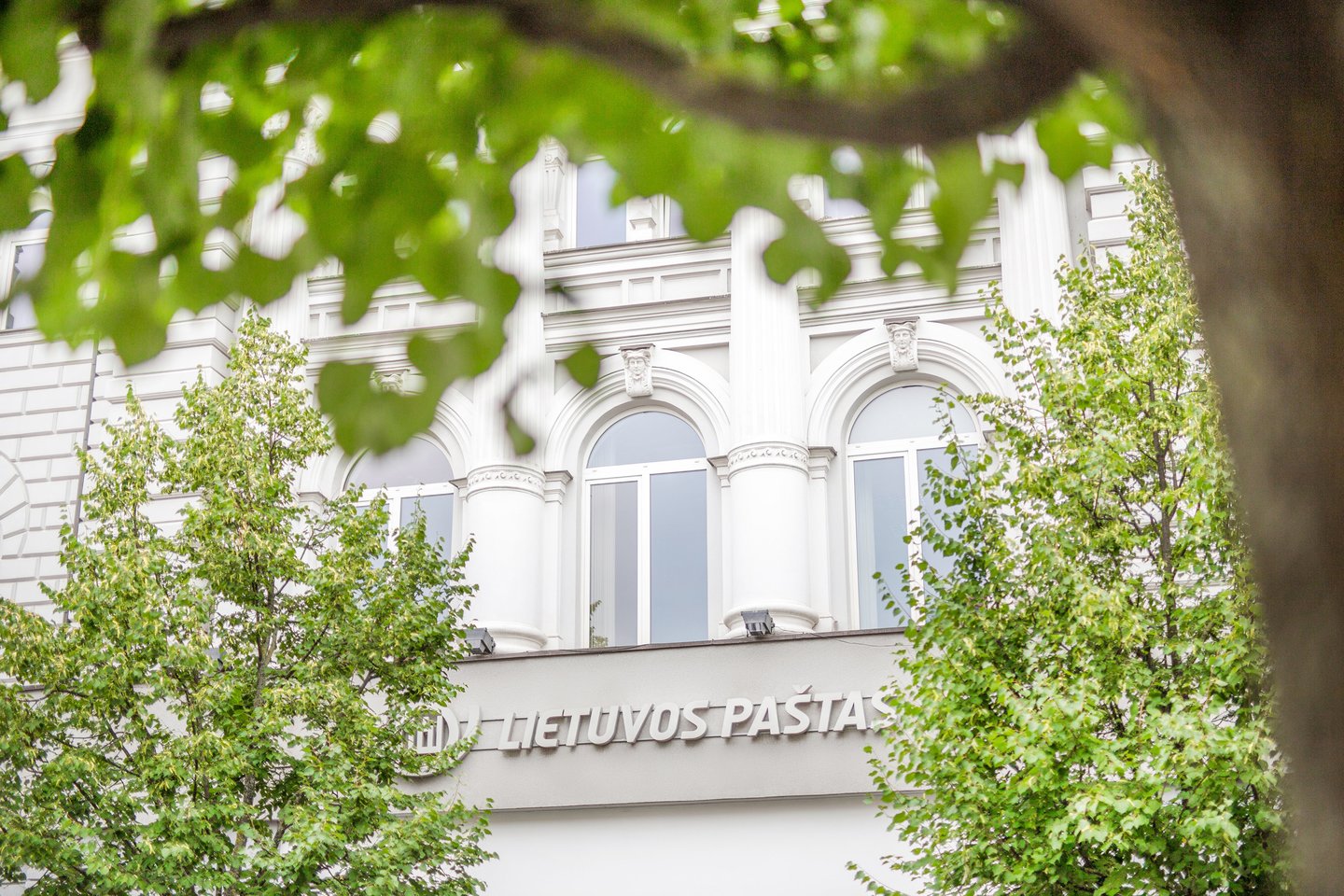 Susisiekimo ministras J.Narkevičius praėjusią savaitę pranešė, esą sutarta, kad „Lietuvos pašto“ valdybos nariai pareigas eis iki gruodžio 31 dienos.<br> Bendrovės nuotr.