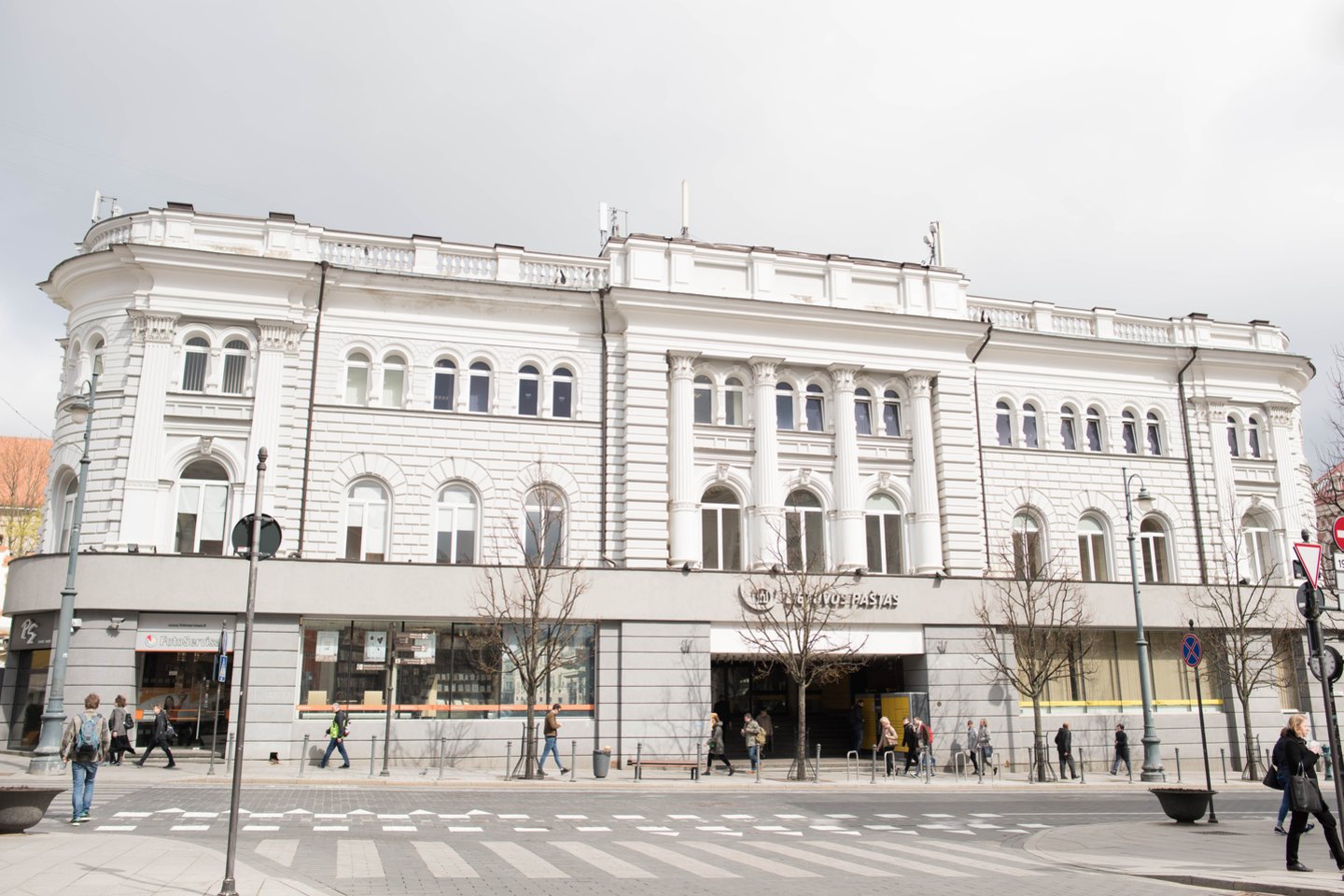 Susisiekimo ministras J.Narkevičius praėjusią savaitę pranešė, esą sutarta, kad „Lietuvos pašto“ valdybos nariai pareigas eis iki gruodžio 31 dienos.<br> Bendrovės nuotr.