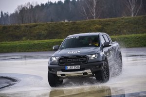 Metų automobilio rinkimuose – tikrų visureigių kovos