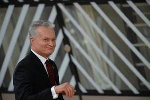 Gitanas Nausėda pasirašė „šnipų mainų“ įstatymą