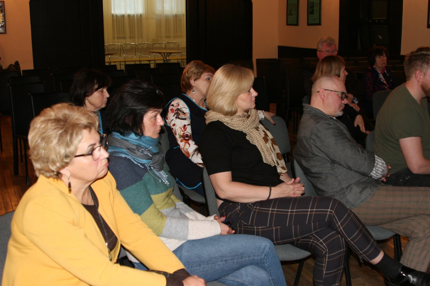 Virš Marijampolės dramos teatro – nerimo ir nuoskaudos debesys.<br> L.Juodzevičienės nuotr.